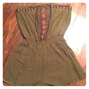 romper w/ colorful boho detailing!!